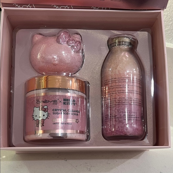 Hello Kitty Pink Lovely bath bath crystals, body scrub bath bomb Luxury Gift Set - Picture 2 of 10